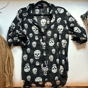 Fun & Flirt size medium Skull blouse. Mint condition